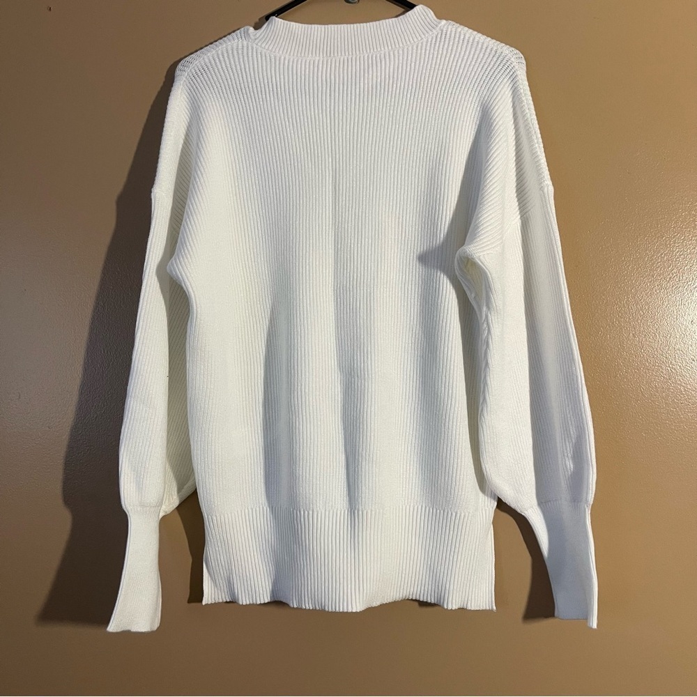 Beautiful White Ribbed Knit Sweater Size Small - Picture 7 of 7